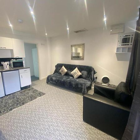 Beautiful 3-Bed Apartment In Merthyr Tydfil Exterior foto