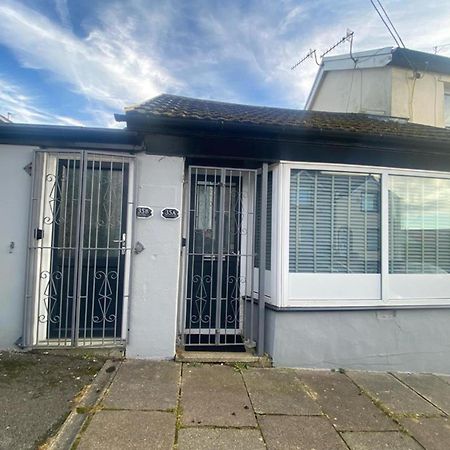 Beautiful 3-Bed Apartment In Merthyr Tydfil Exterior foto