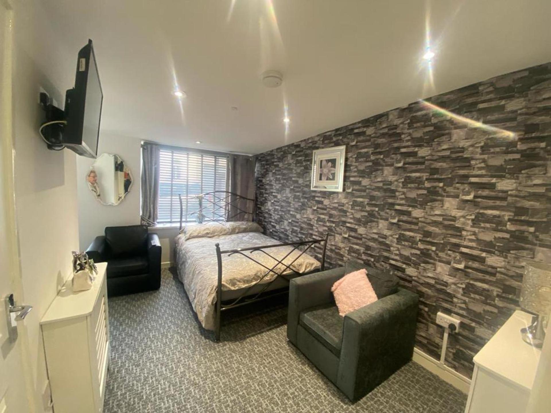 Beautiful 3-Bed Apartment In Merthyr Tydfil Exterior foto