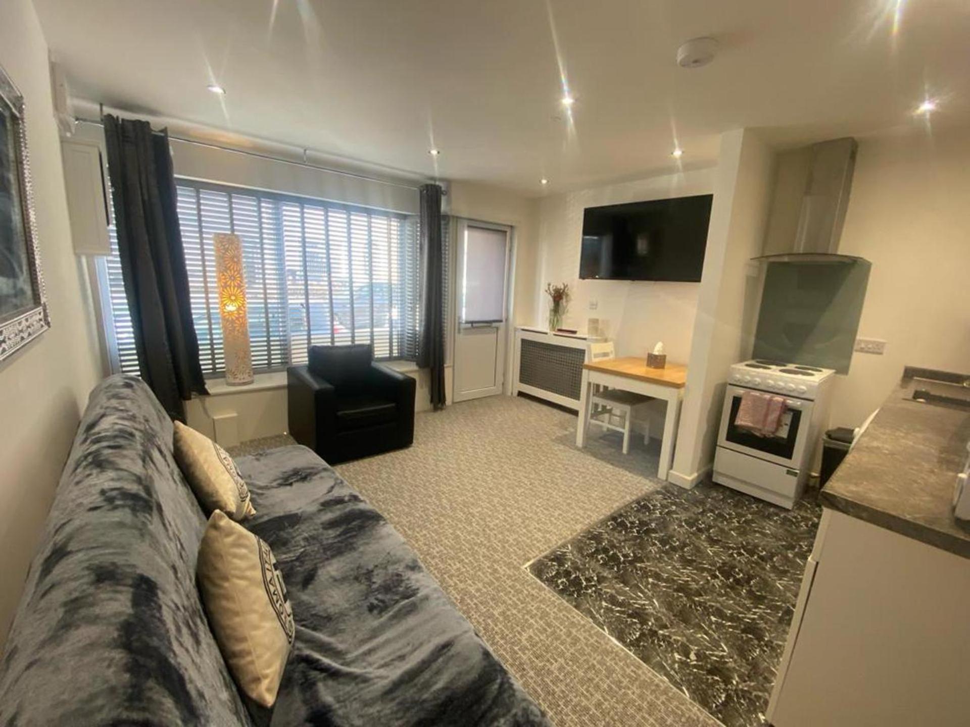 Beautiful 3-Bed Apartment In Merthyr Tydfil Exterior foto