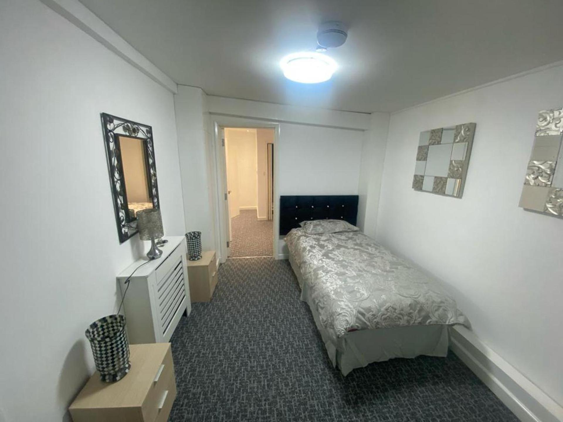 Beautiful 3-Bed Apartment In Merthyr Tydfil Exterior foto