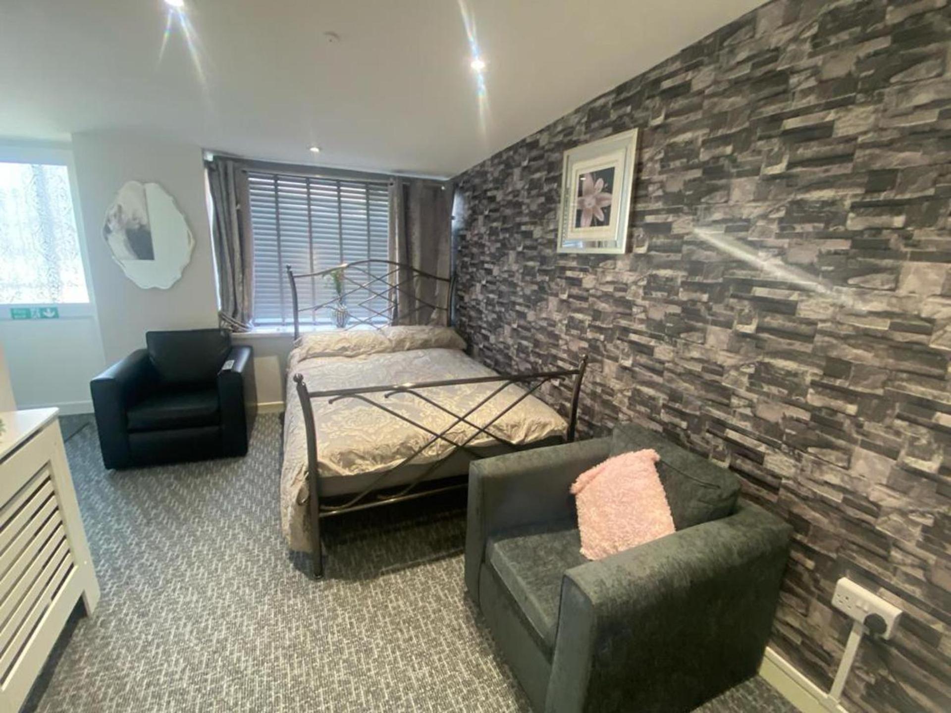Beautiful 3-Bed Apartment In Merthyr Tydfil Exterior foto